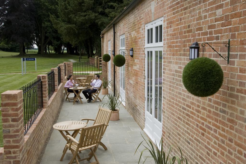 Oakley Hall Hotel Basingstoke Exterior photo