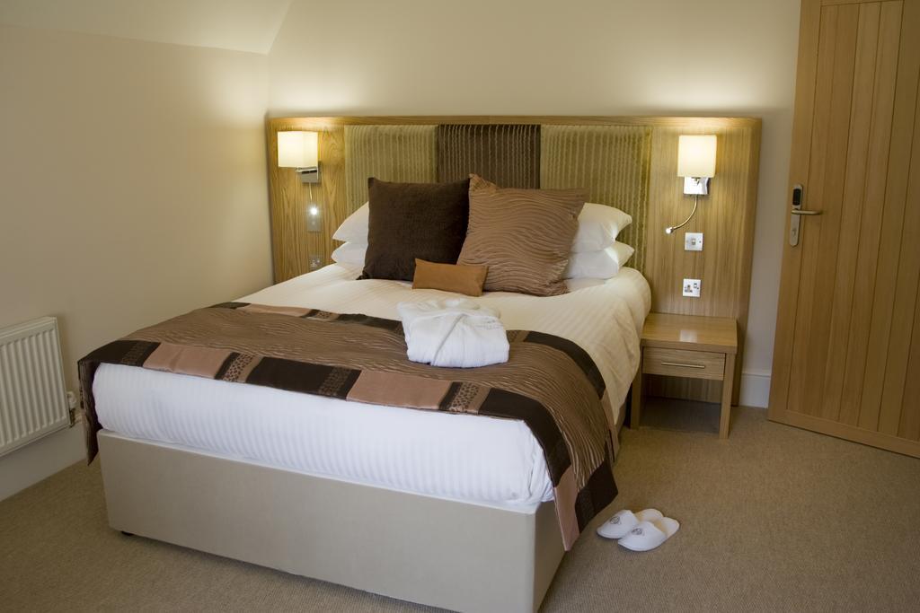 Oakley Hall Hotel Basingstoke Exterior photo