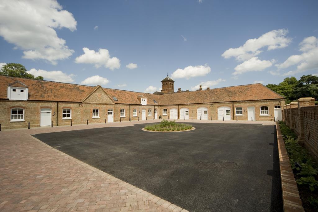 Oakley Hall Hotel Basingstoke Exterior photo