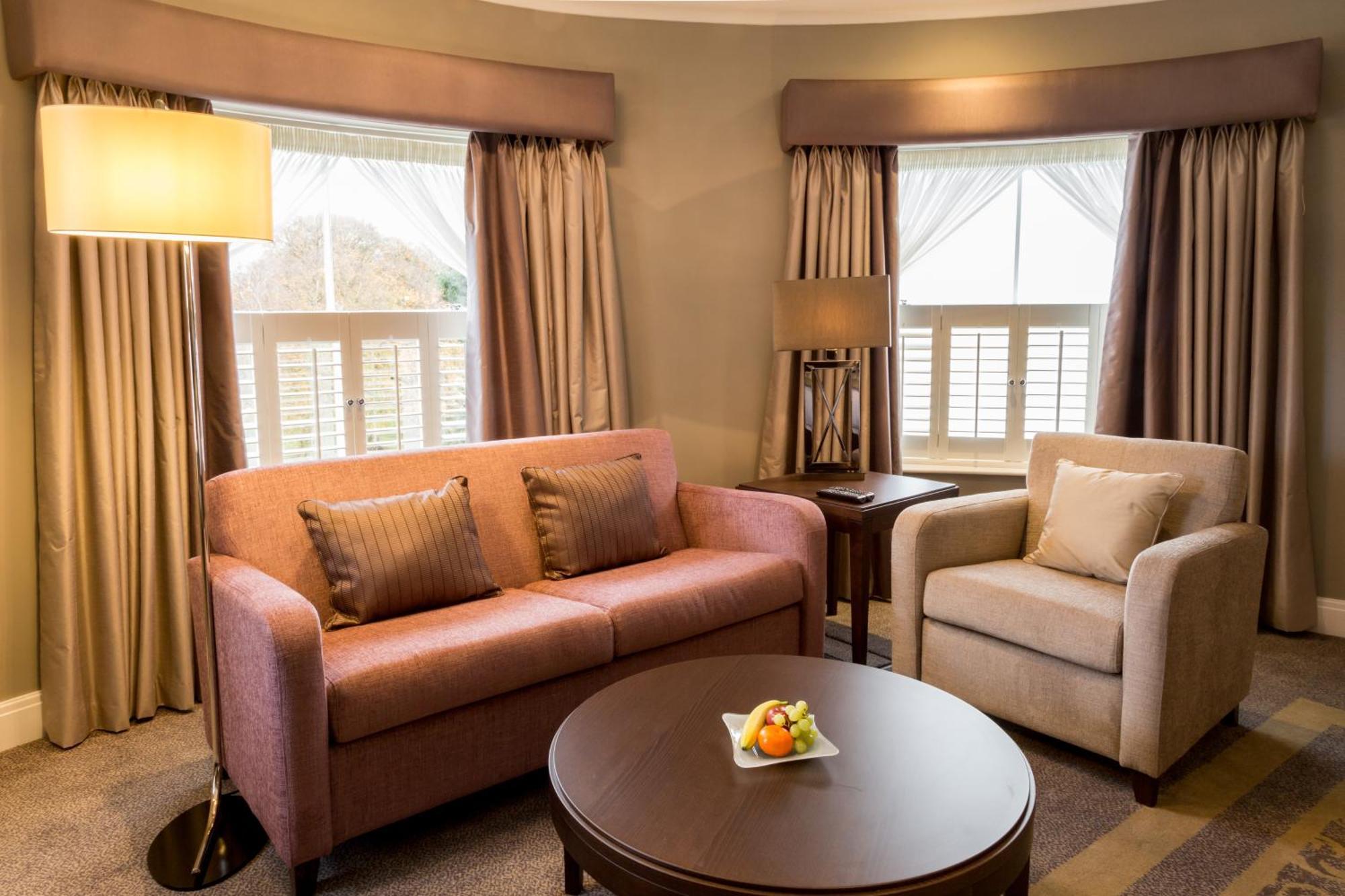 Oakley Hall Hotel Basingstoke Exterior photo