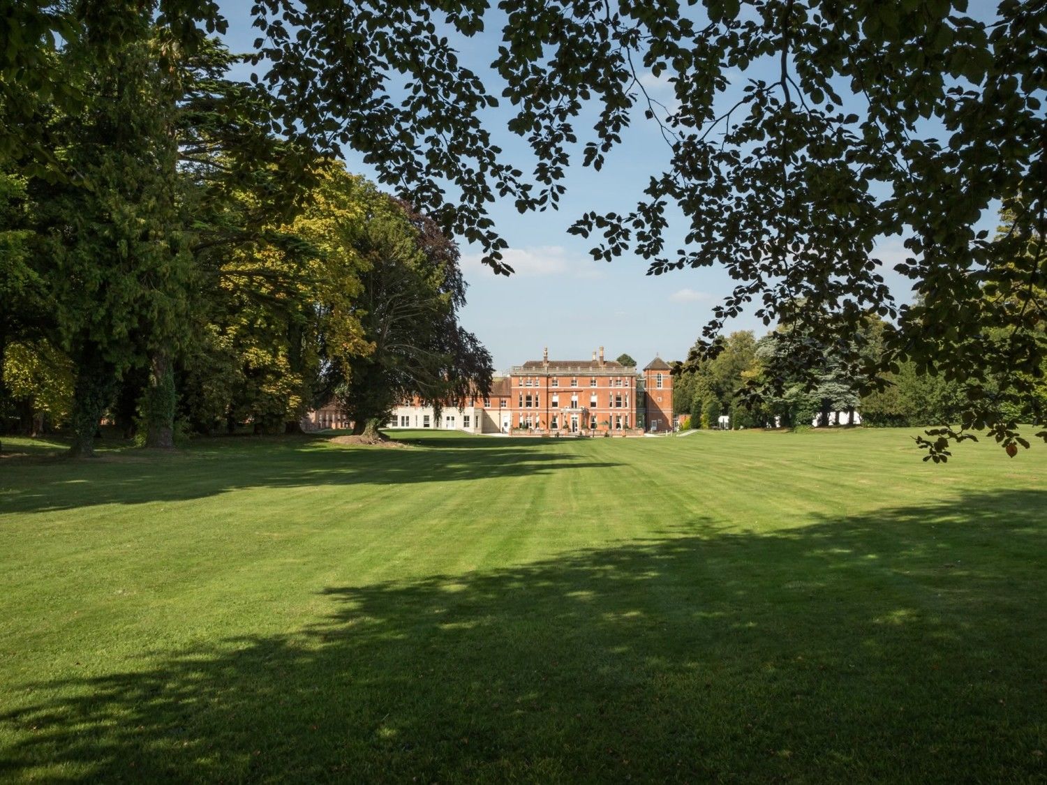 Oakley Hall Hotel Basingstoke Exterior photo