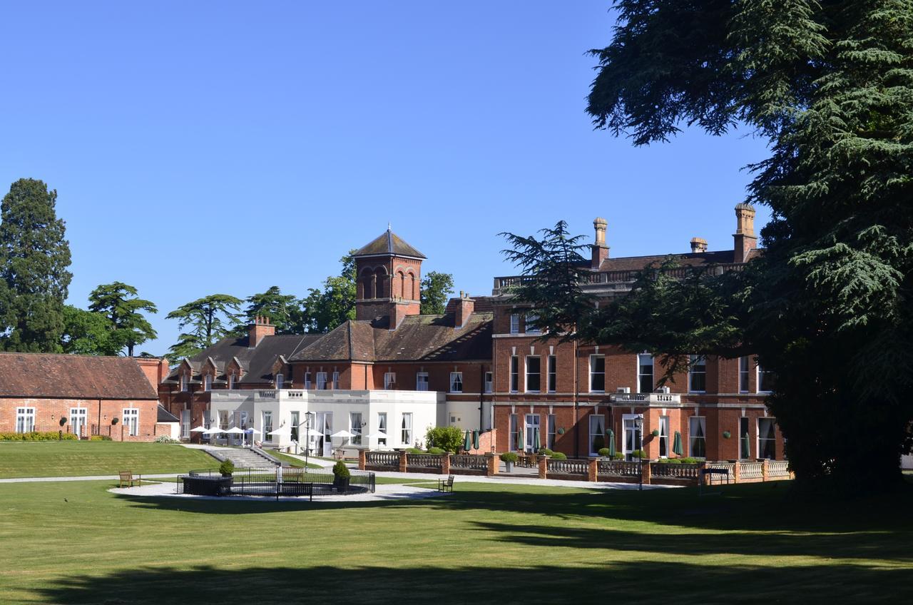 Oakley Hall Hotel Basingstoke Exterior photo
